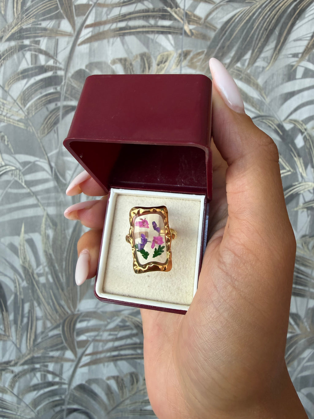 Anello Dorato in Acciaio con Fiori Veri Essiccati – Mon Amour