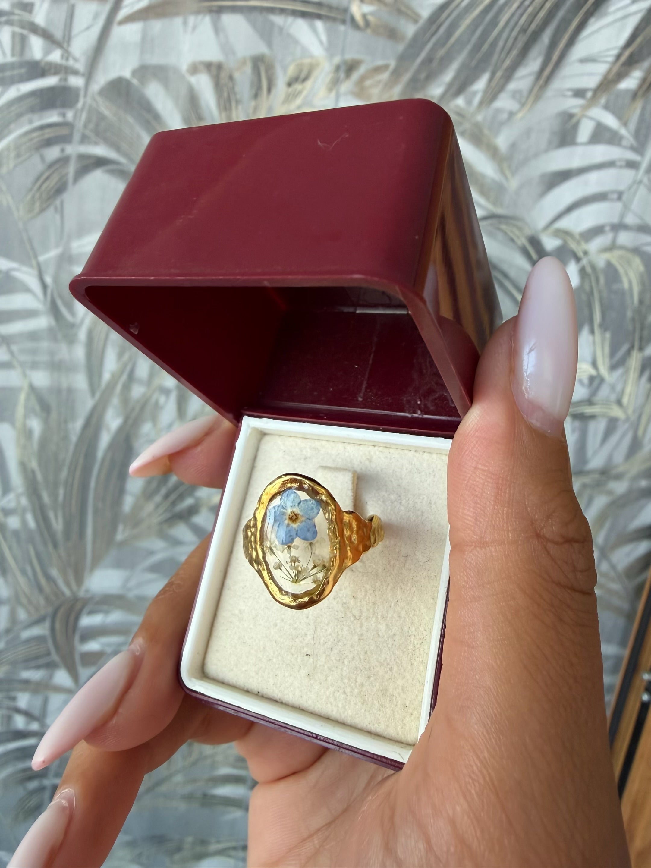 Anello Dorato in Acciaio con Fiore Non Ti Scordar di Me – Mémoire

Delicato nel significato, deciso nel carattere.