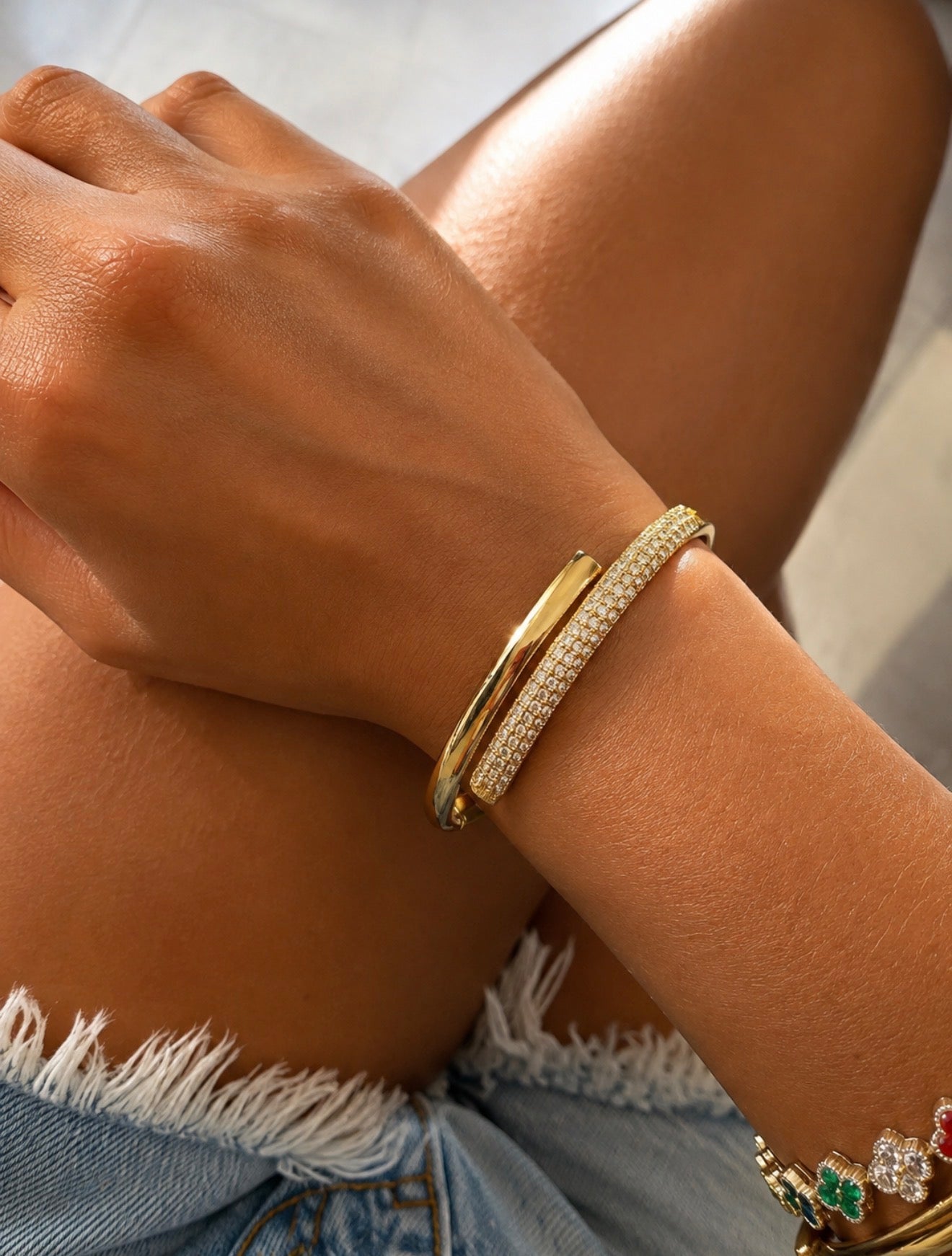 AURELIA ✨ Bracciale rigido in acciaio dorato con pavé