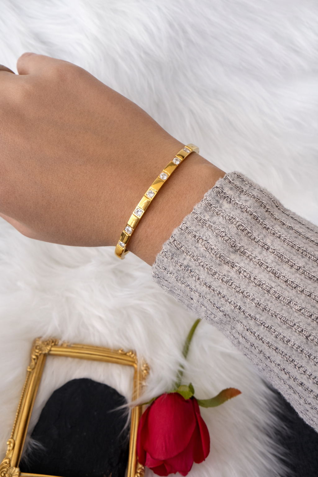 Bracciale in Acciaio Inox Gold con Punti Luce | Design Minimal Luxury Zirconi bianchi