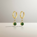 Orecchini Collezione Althea in Acciaio Inox Dorato con Punto Luce Verde – Eleganza Lusso