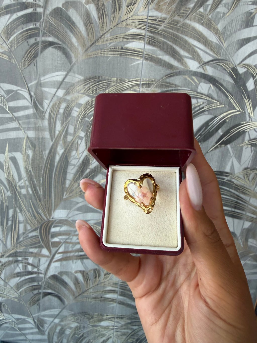 Anello Cuore Dorato in Acciaio con Fiore Naturale Essiccato – Éternelle