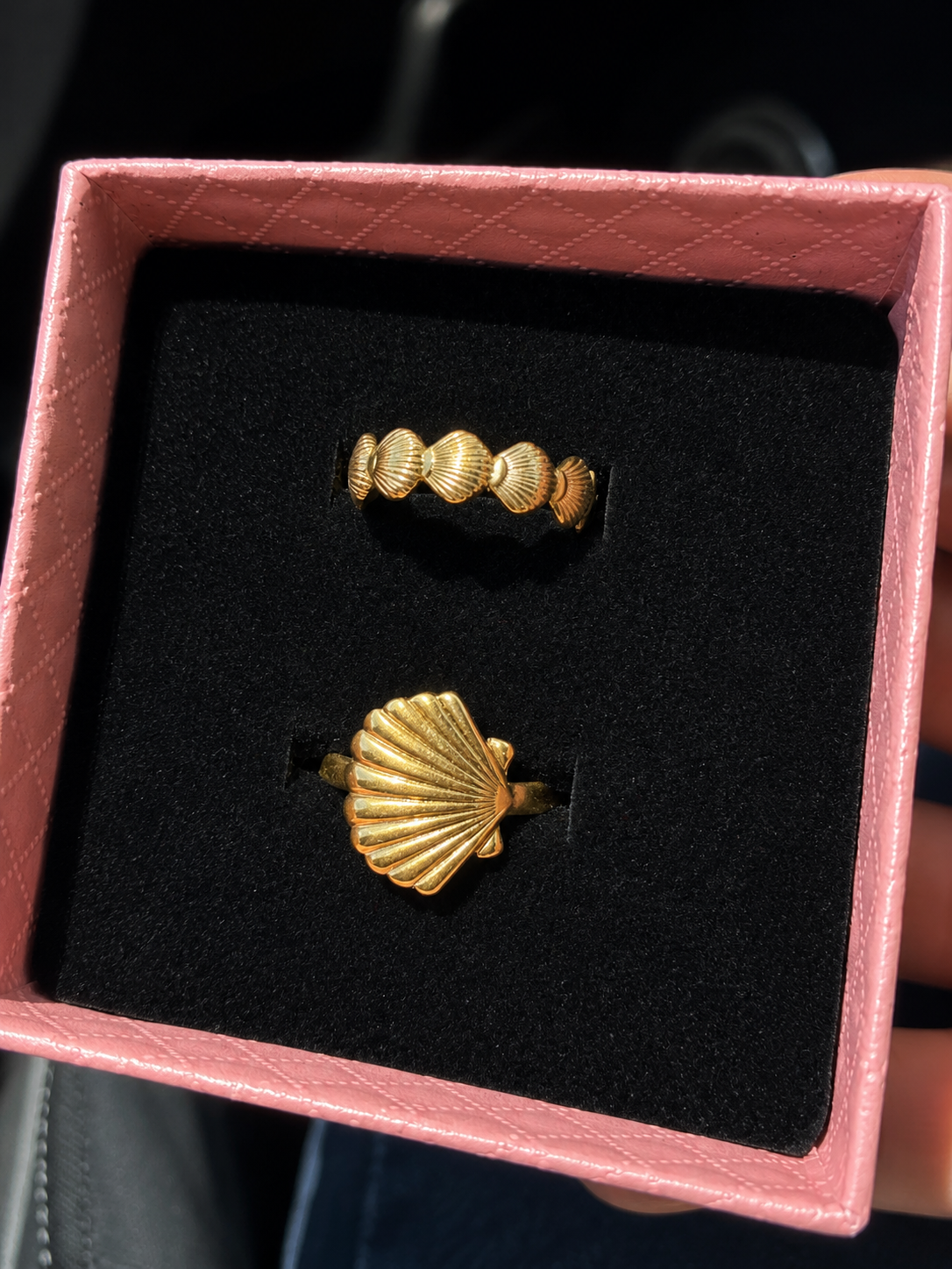 🐚 Gold Ocean Collection – Summer Luxury
Collezione di anelli estivi ispirati al mare, perfetti per aggiungere un tocco elegante e luxury ai tuoi look ✨🐚