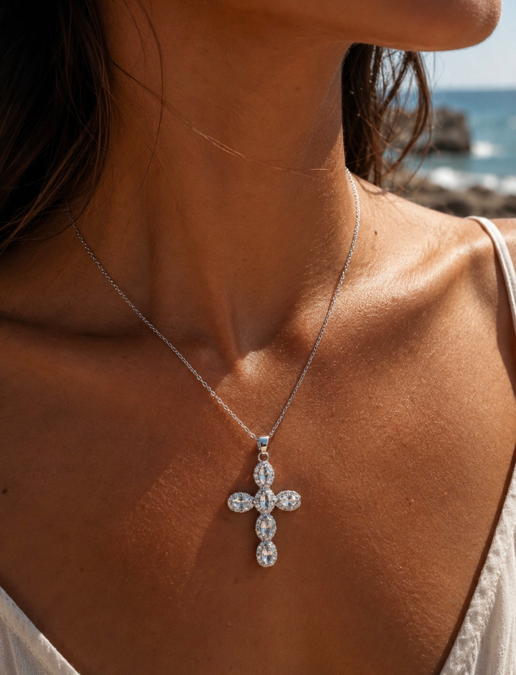 ÉLÉONORE — Collana Croce Barocca in Acciaio e Moissanite (Copia)