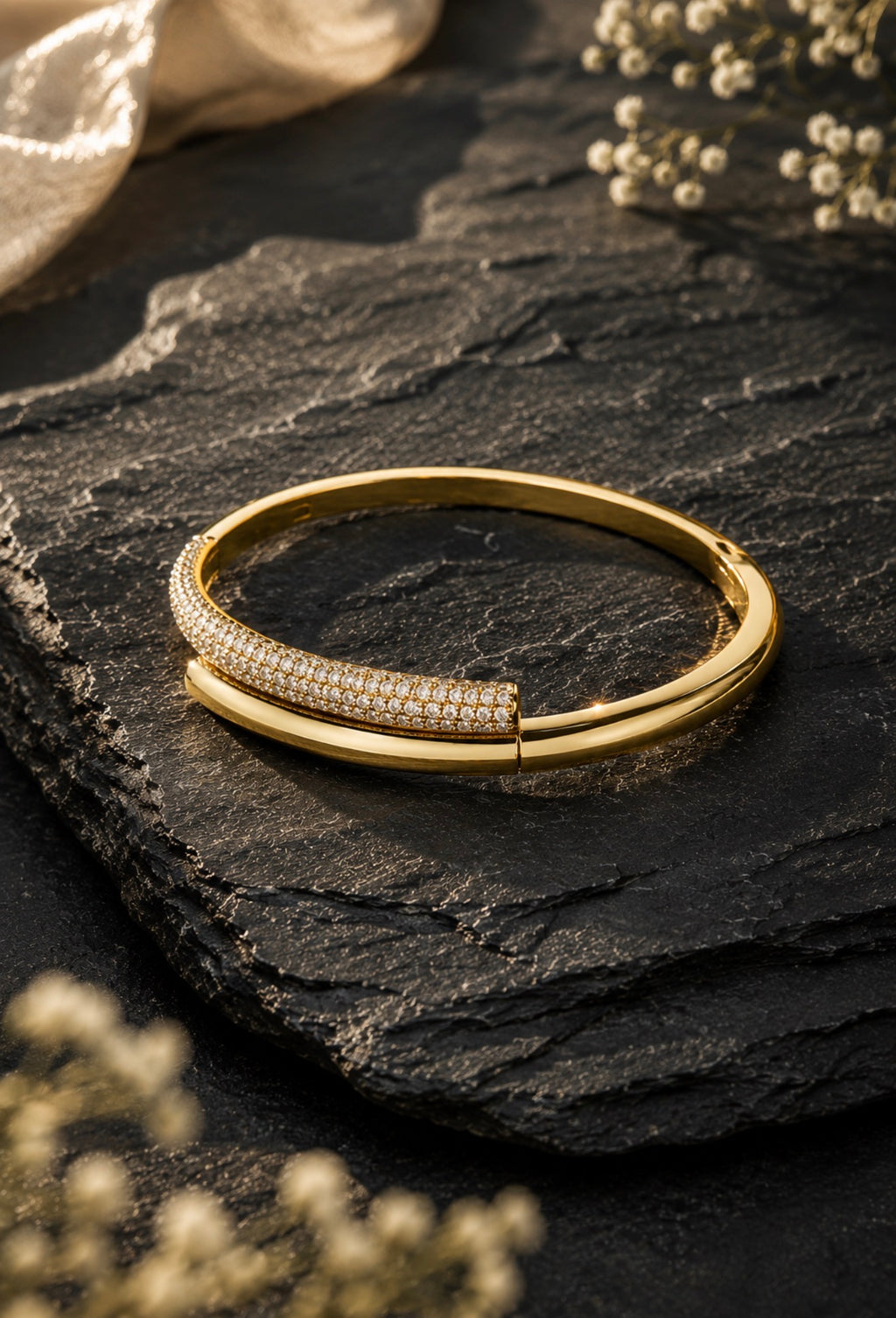 AURELIA ✨ Bracciale rigido in acciaio dorato con pavé