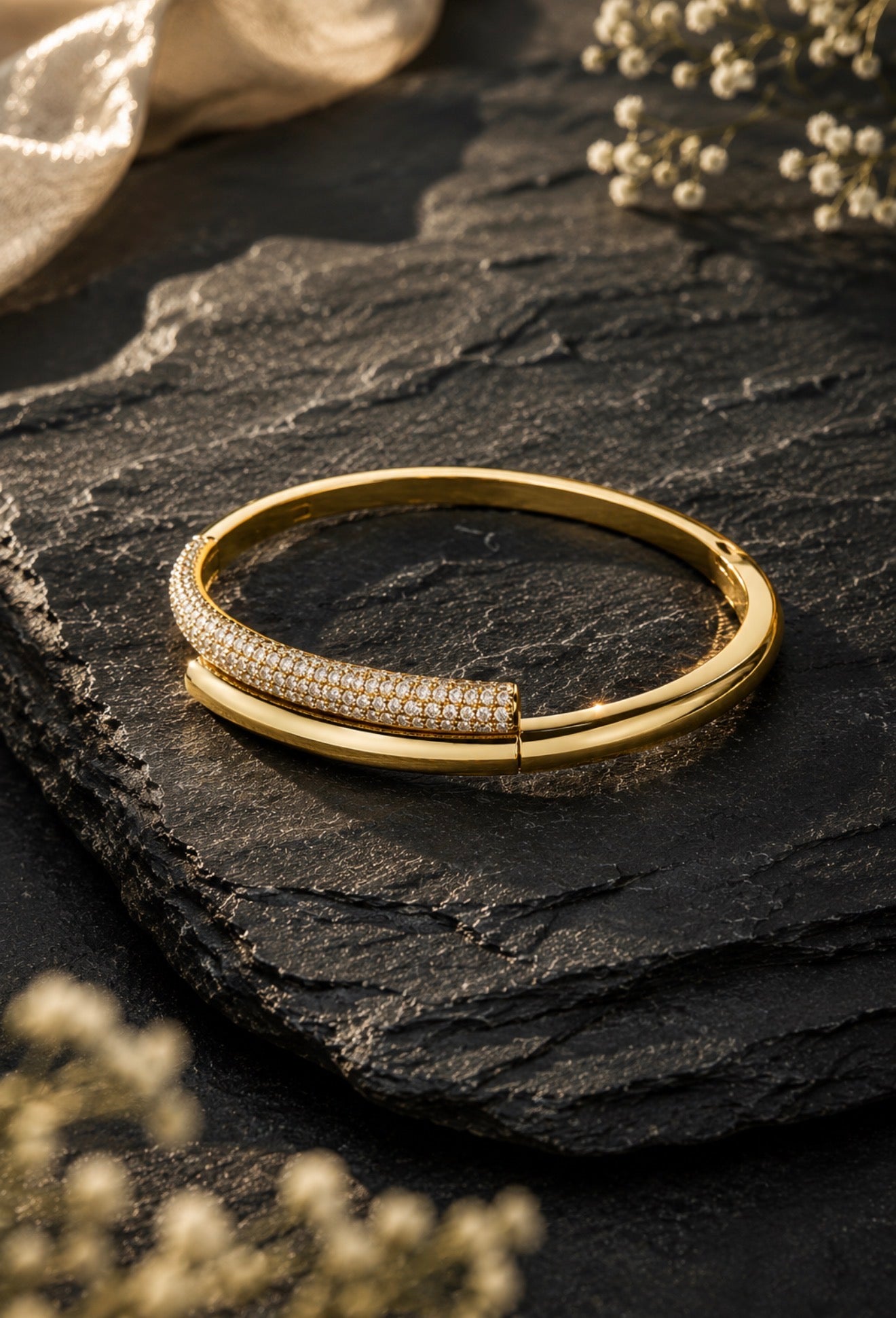 AURELIA ✨ Bracciale rigido in acciaio dorato con pavé