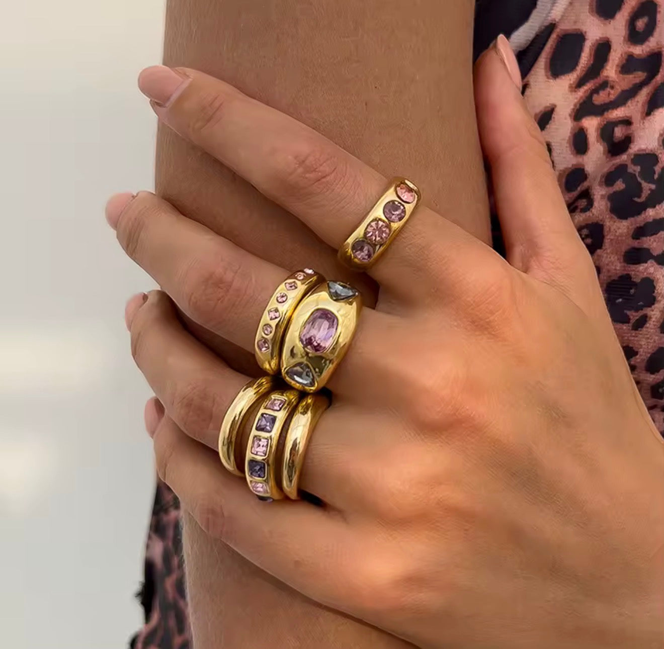 ✨ Lux Liliae ✨

Anelli Regolabili Luxury con Zirconi Lilla
Raffinato | Luminoso | Iconico