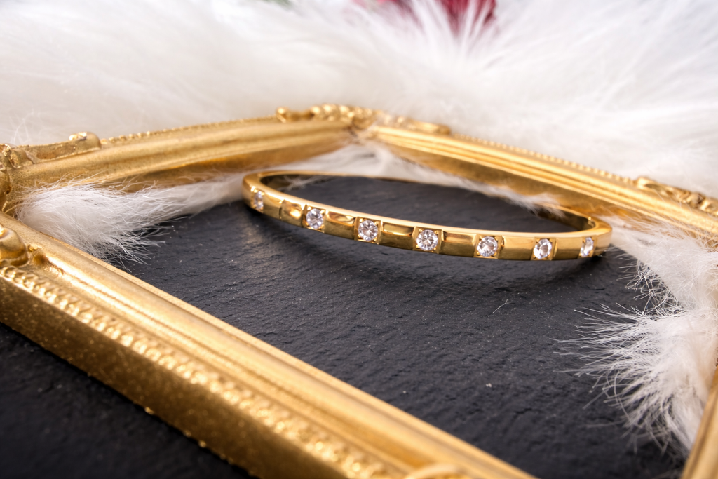 Bracciale in Acciaio Inox Gold con Punti Luce | Design Minimal Luxury Zirconi bianchi