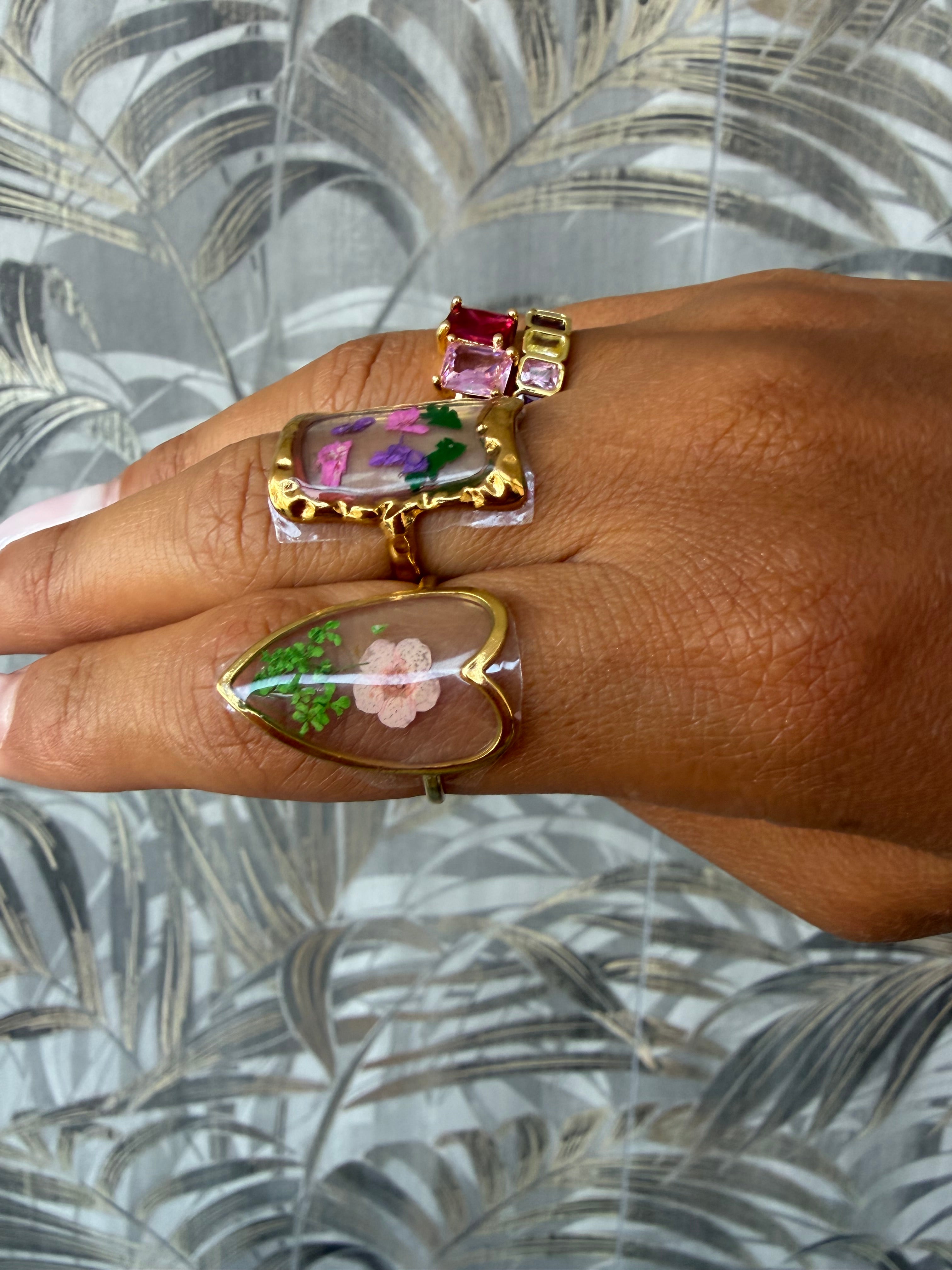 Anello Cuore Grande Dorato in Acciaio con Fiore Naturale Essiccato – Jardin Secret